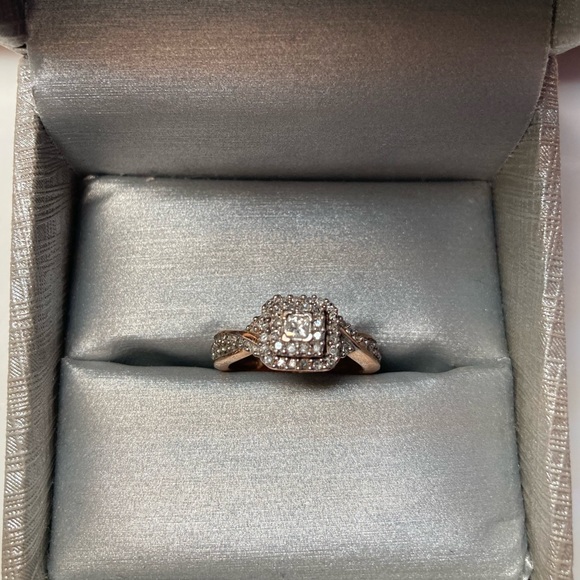 Princess Cut Diamond engagement ring in 10k Rose Gold - Picture 6 of 6